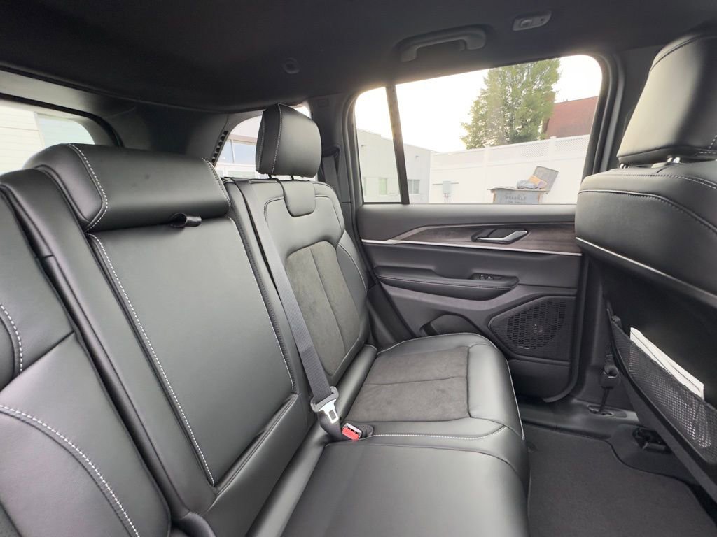 New 2026 Jeep Grand Cherokee Altitude AWD/4WD image 24