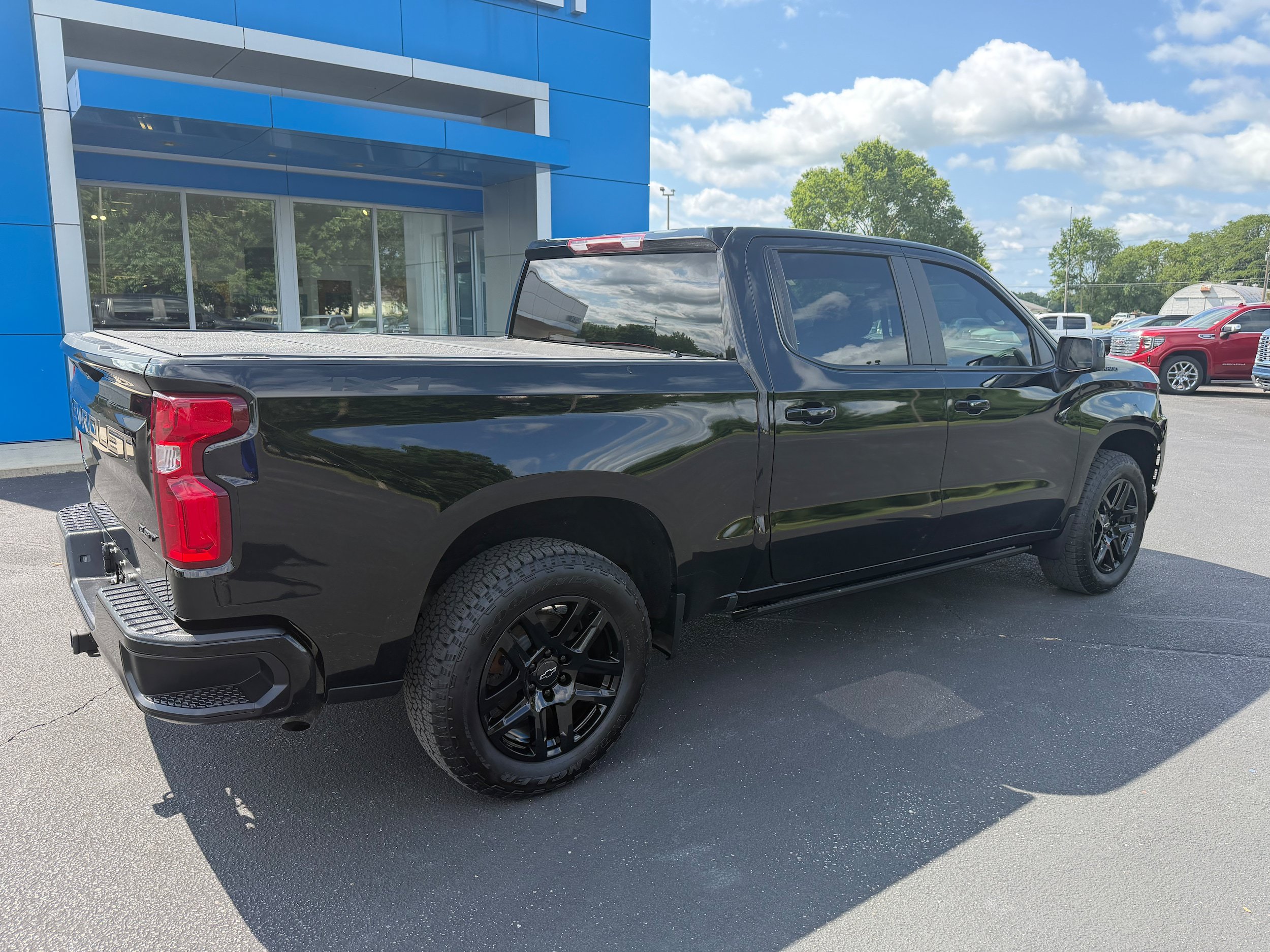 Used 2022 Chevrolet Silverado 1500 RST w/ Bed Protection Package AWD/4WD image 2