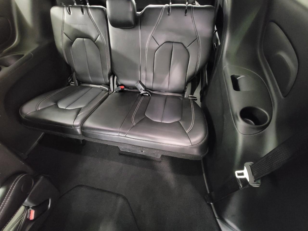 Used 2025 Chrysler Pacifica Select image 23