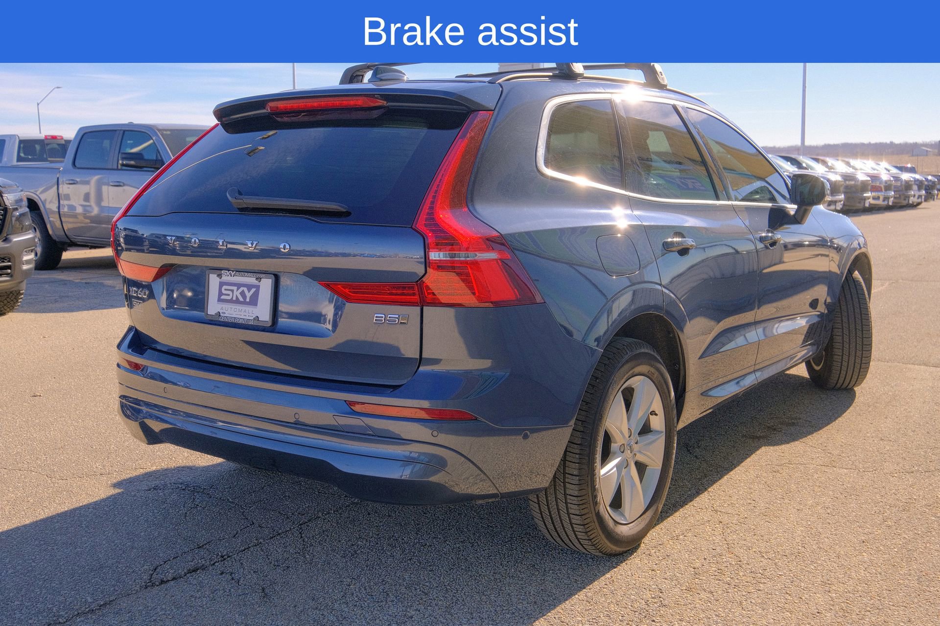 Used 2022 Volvo XC60 B5 Momentum image 8