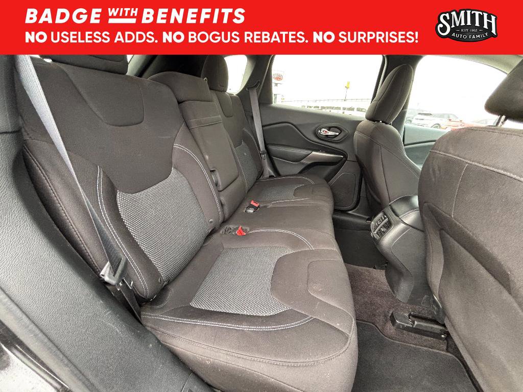 Used 2019 Jeep Cherokee Latitude w/ Popular Appearance Group FWD image 13