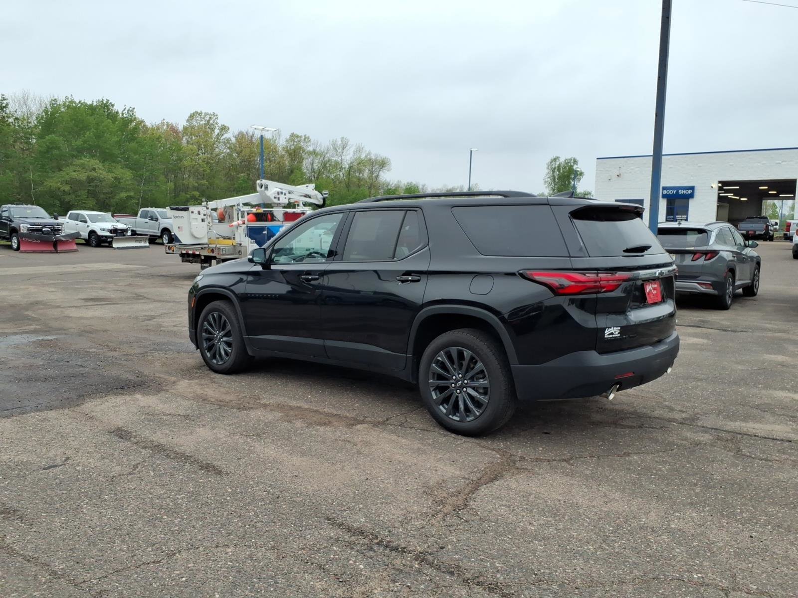 Used 2023 Chevrolet Traverse RS w/ LPO, Floor Liner Package AWD/4WD image 3
