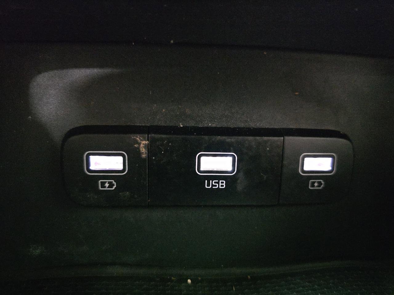 Used 2022 Kia Carnival LX FWD image 54