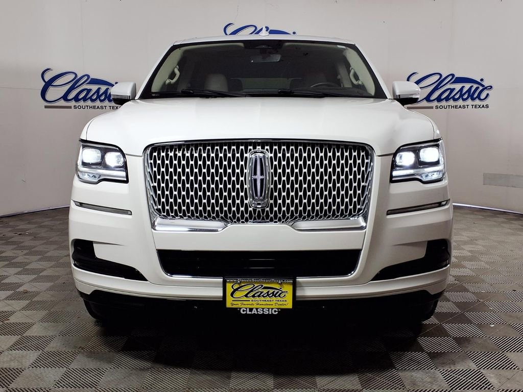 Used 2023 Lincoln Navigator Reserve RWD image 3