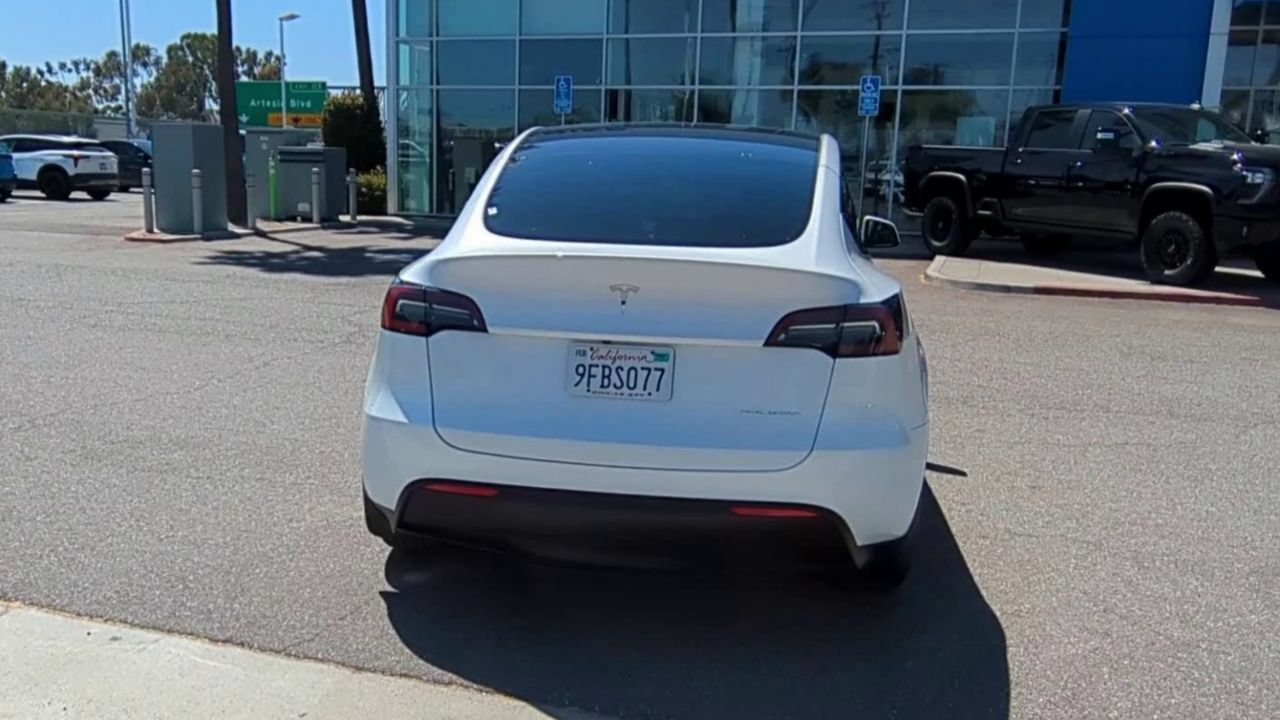 Used 2023 Tesla Model Y Long Range AWD/4WD image 7