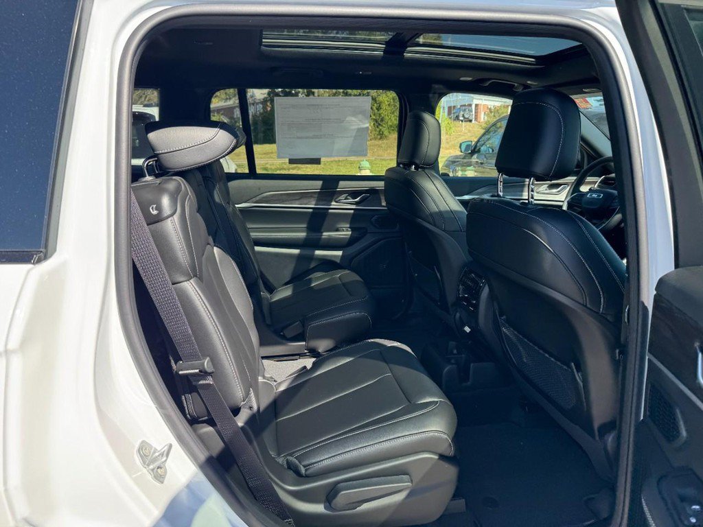 New 2027 Jeep Grand Cherokee L Limited AWD/4WD image 6