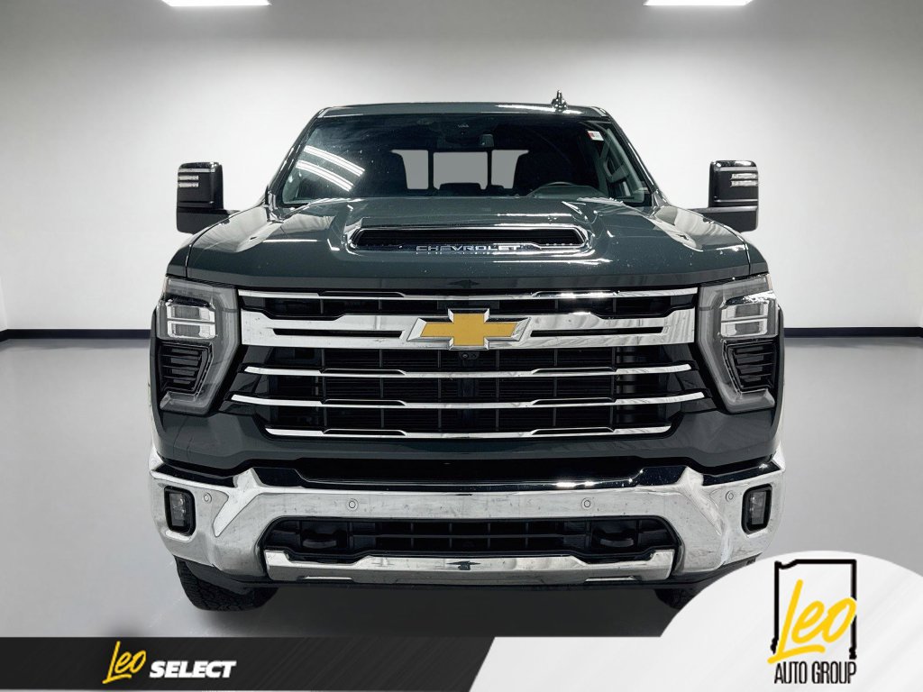 Used 2025 Chevrolet Silverado 3500 LTZ w/ LTZ Convenience Package AWD/4WD image 2