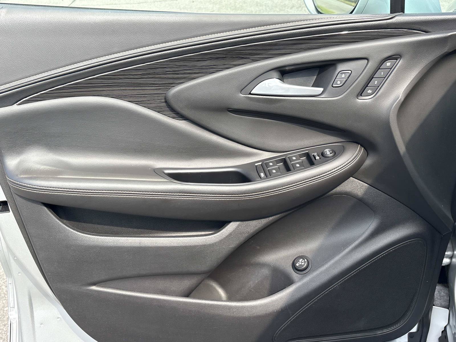 Used 2017 Buick Envision Essence FWD image 12