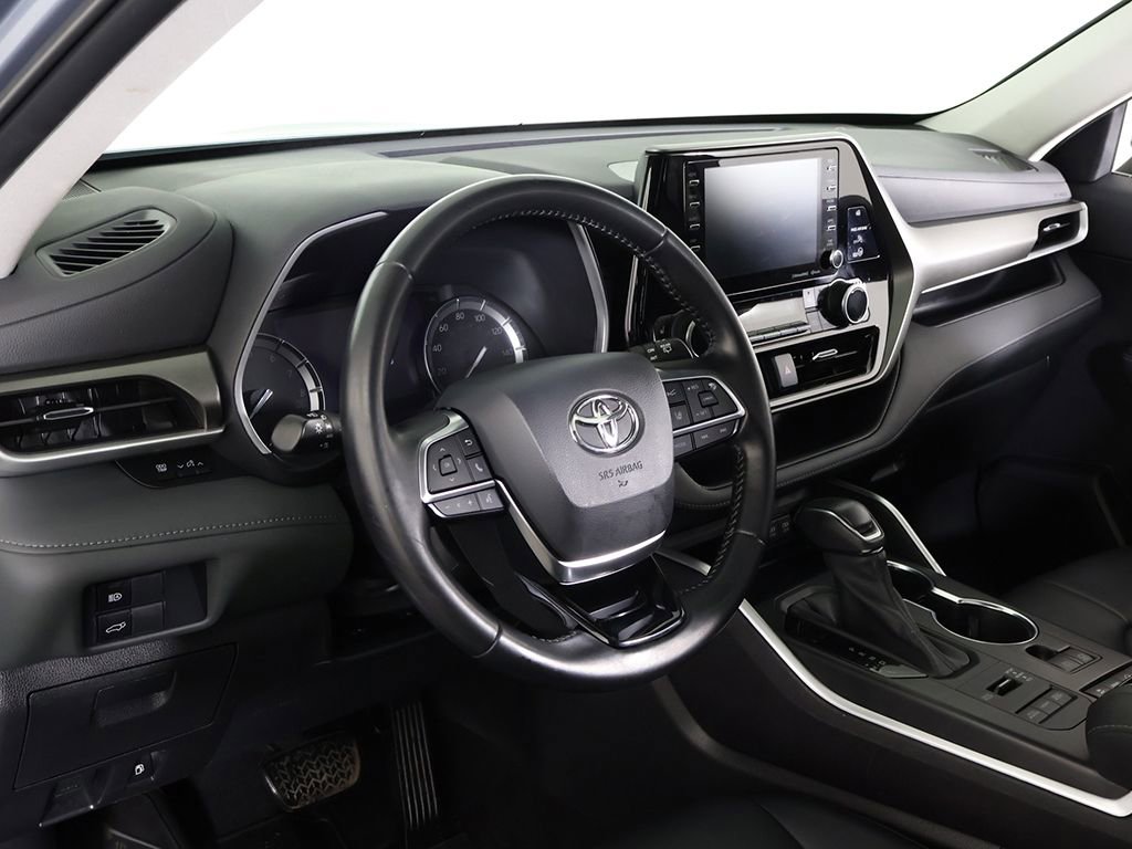Used 2021 Toyota Highlander XLE image 29