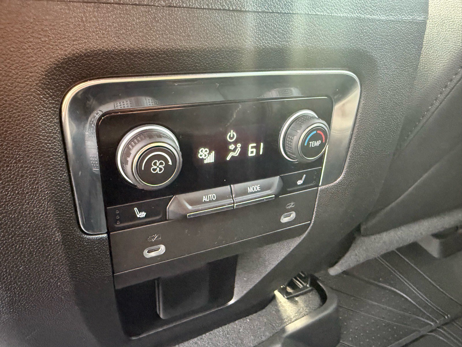Used 2022 Chevrolet Tahoe Premier AWD/4WD image 15