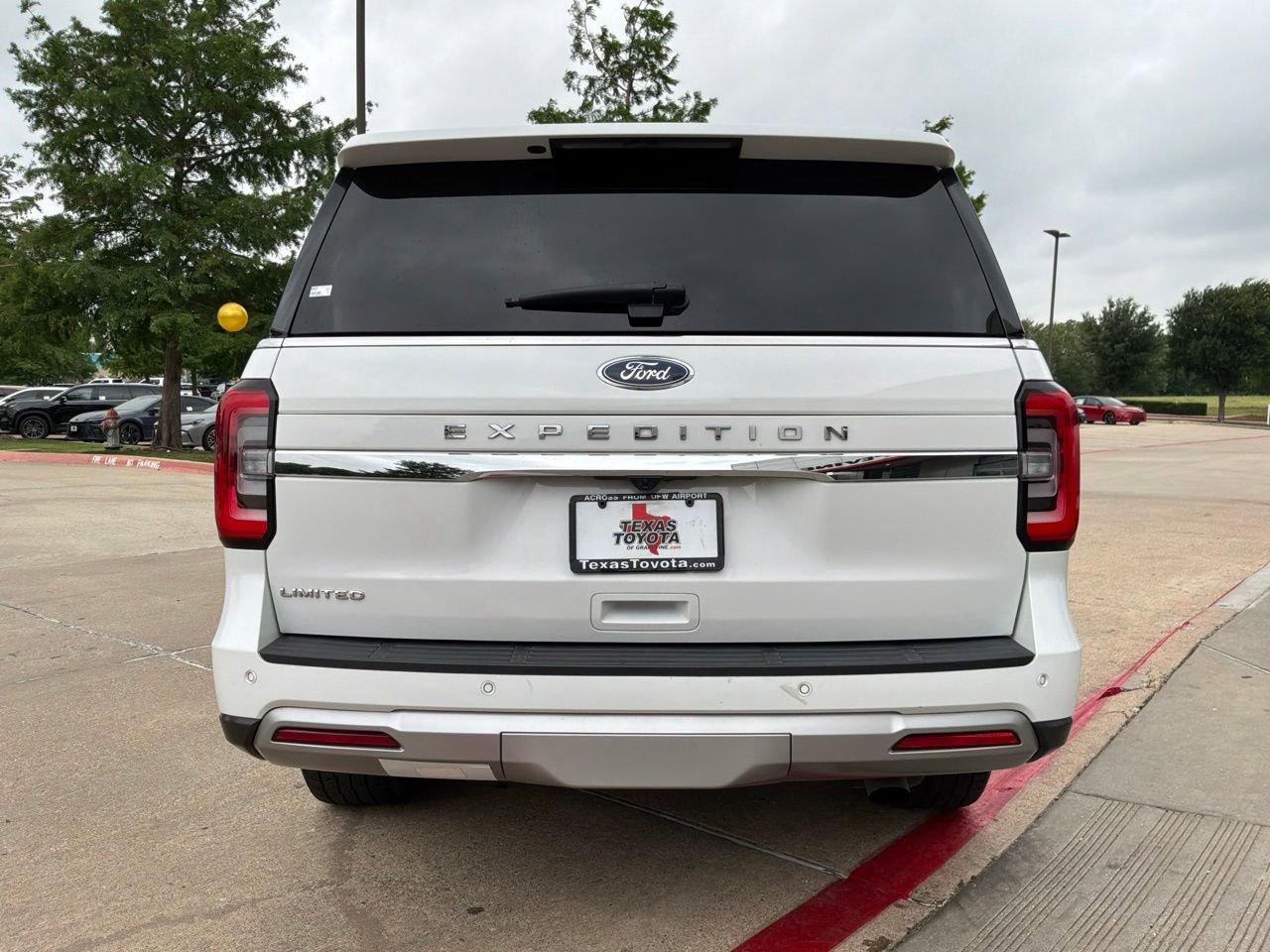 Used 2024 Ford Expedition Limited AWD/4WD image 7