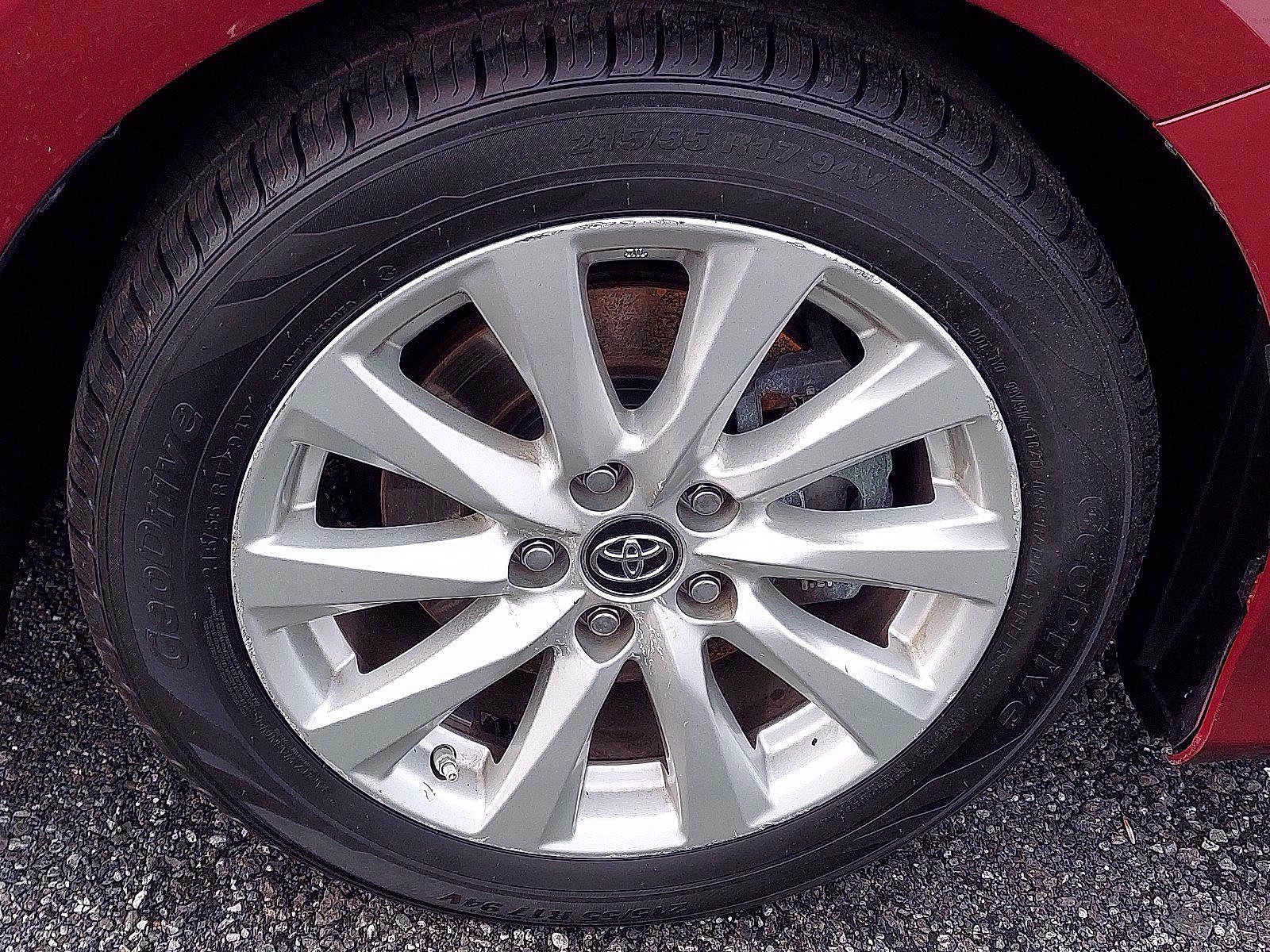 Certified 2019 Toyota Camry LE image 9