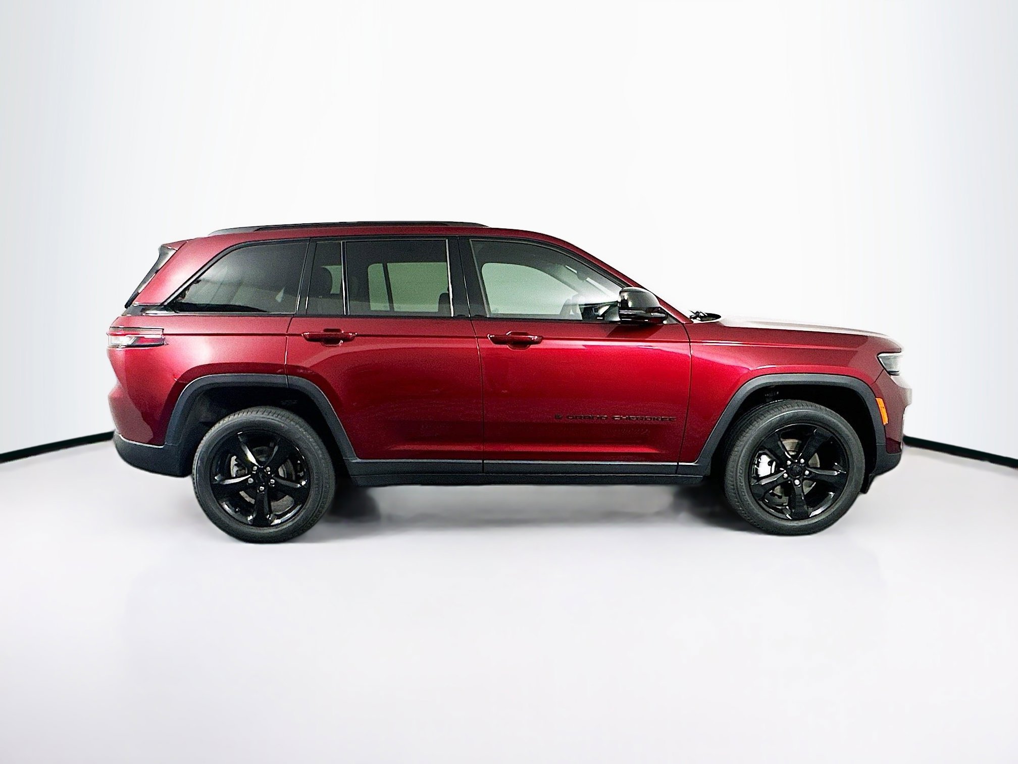 Used 2023 Jeep Grand Cherokee Limited w/ Black Appearance Package AWD/4WD image 10