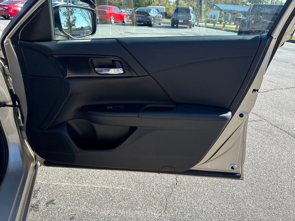 Used 2015 Honda Accord Sport image 18