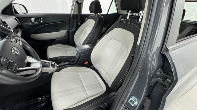 Used 2025 Hyundai Venue SEL FWD image 10