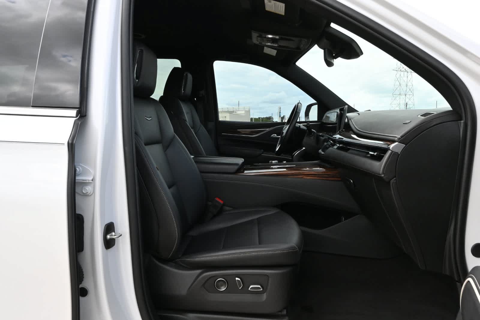 Used 2024 Cadillac Escalade Luxury RWD image 24
