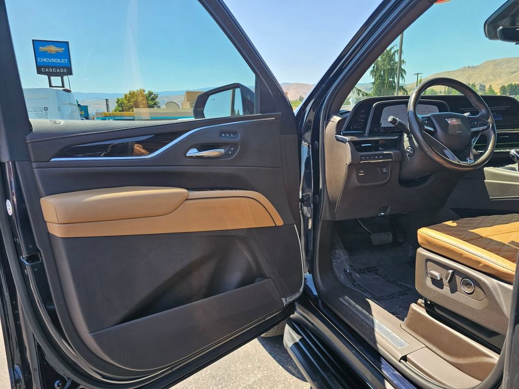 Certified 2021 Cadillac Escalade Premium Luxury AWD/4WD image 29
