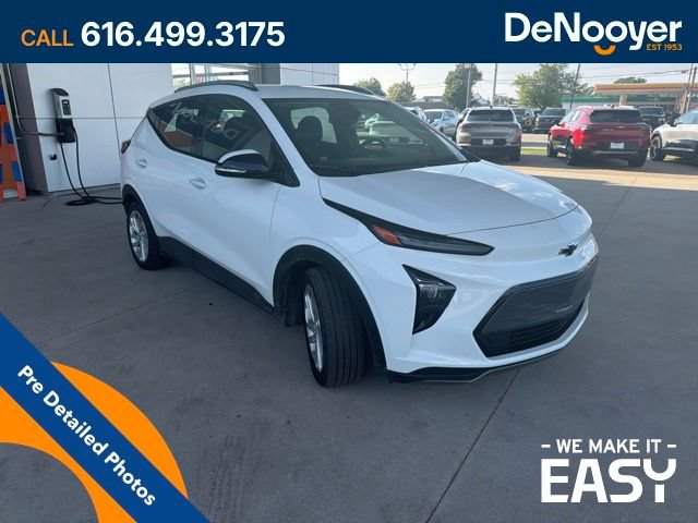 Used 2022 Chevrolet Bolt EUV LT w/ Comfort Package FWD image 7