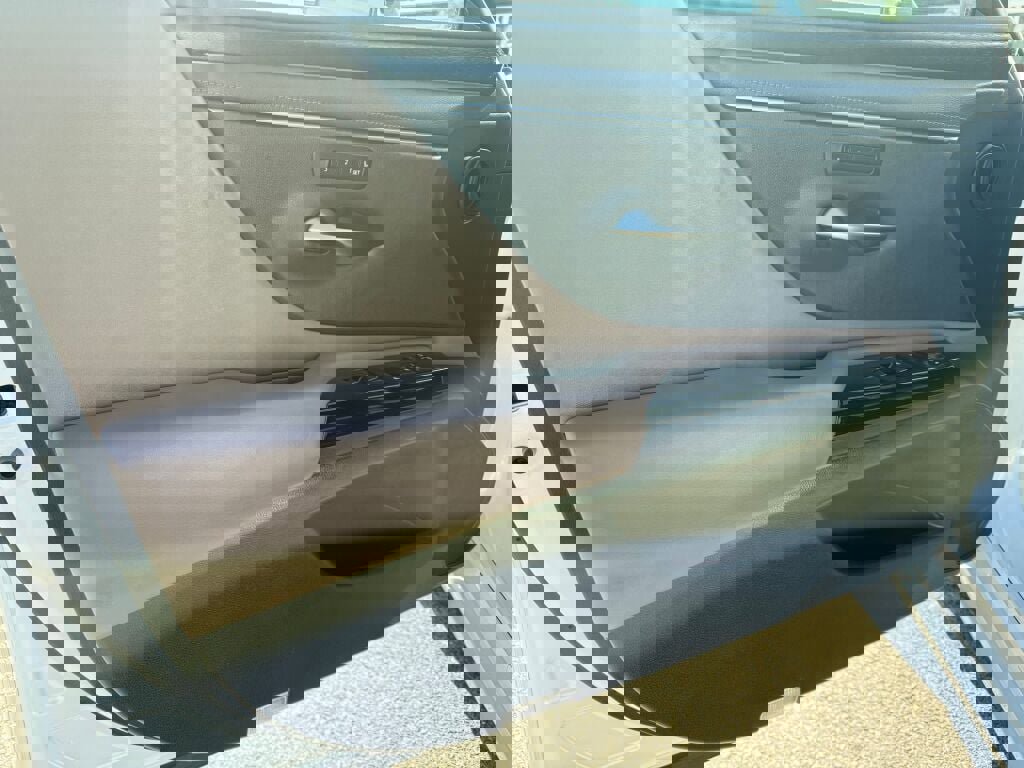 Used 2023 Lexus ES 350 w/ Premium Package image 10