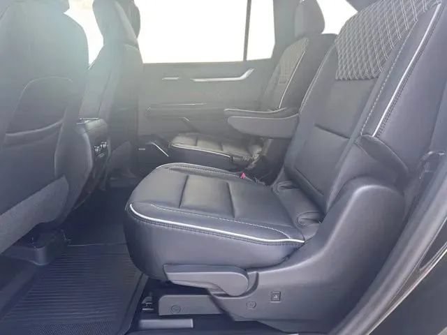 New 2026 GMC Acadia Denali w/ Super Cruise Package FWD image 18