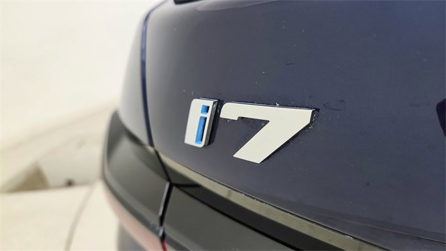 Used 2023 BMW i7 xDrive60 image 17