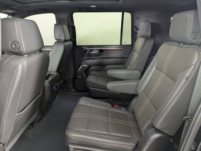 Used 2025 Chevrolet Suburban High Country AWD/4WD image 16