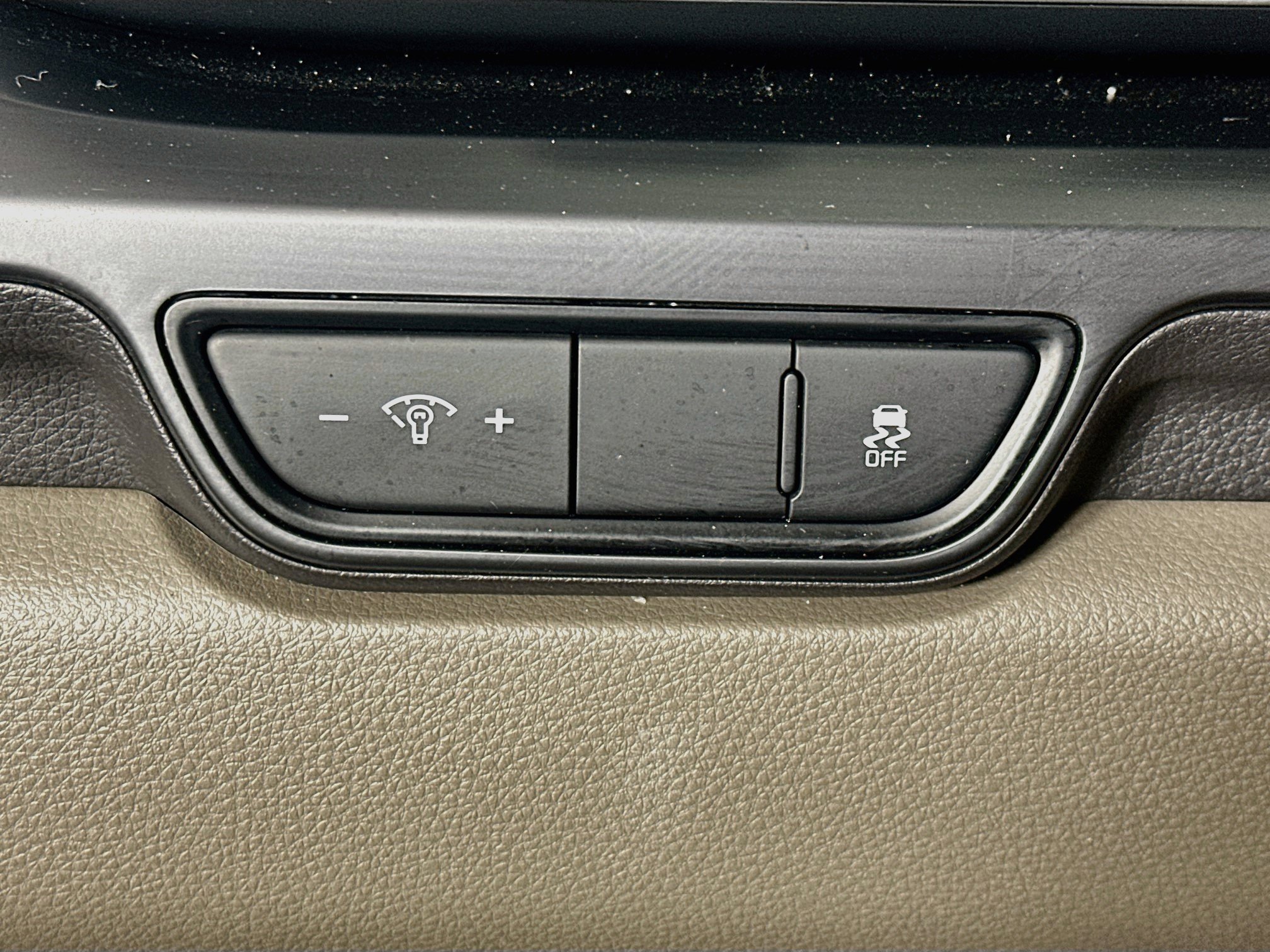 Used 2026 Kia Carnival FWD image 17