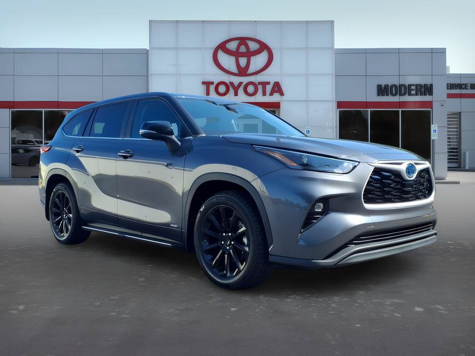 Used 2023 Toyota Highlander LE AWD/4WD image 7