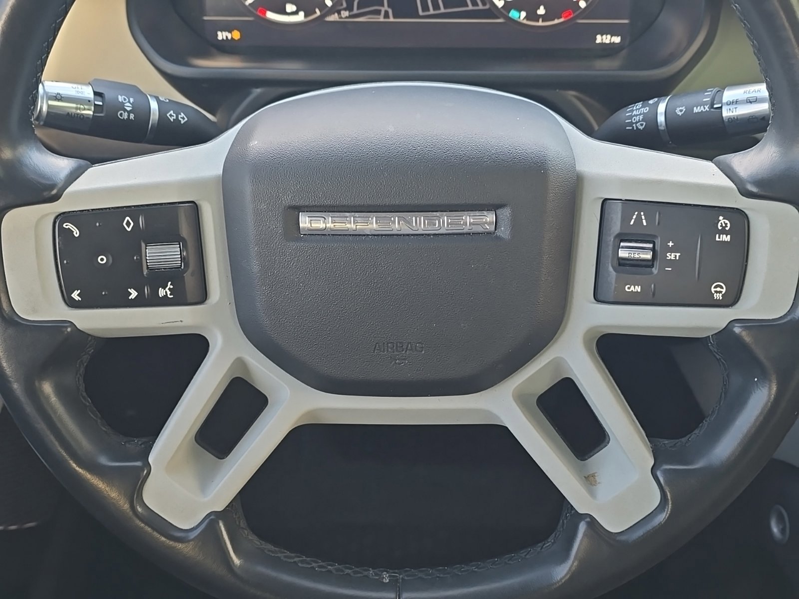 Used 2020 Land Rover Defender 110 SE image 15