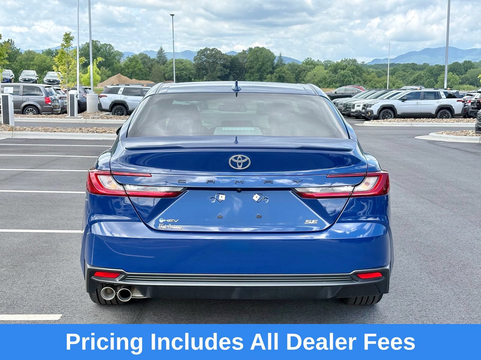 Used 2025 Toyota Camry SE FWD image 3