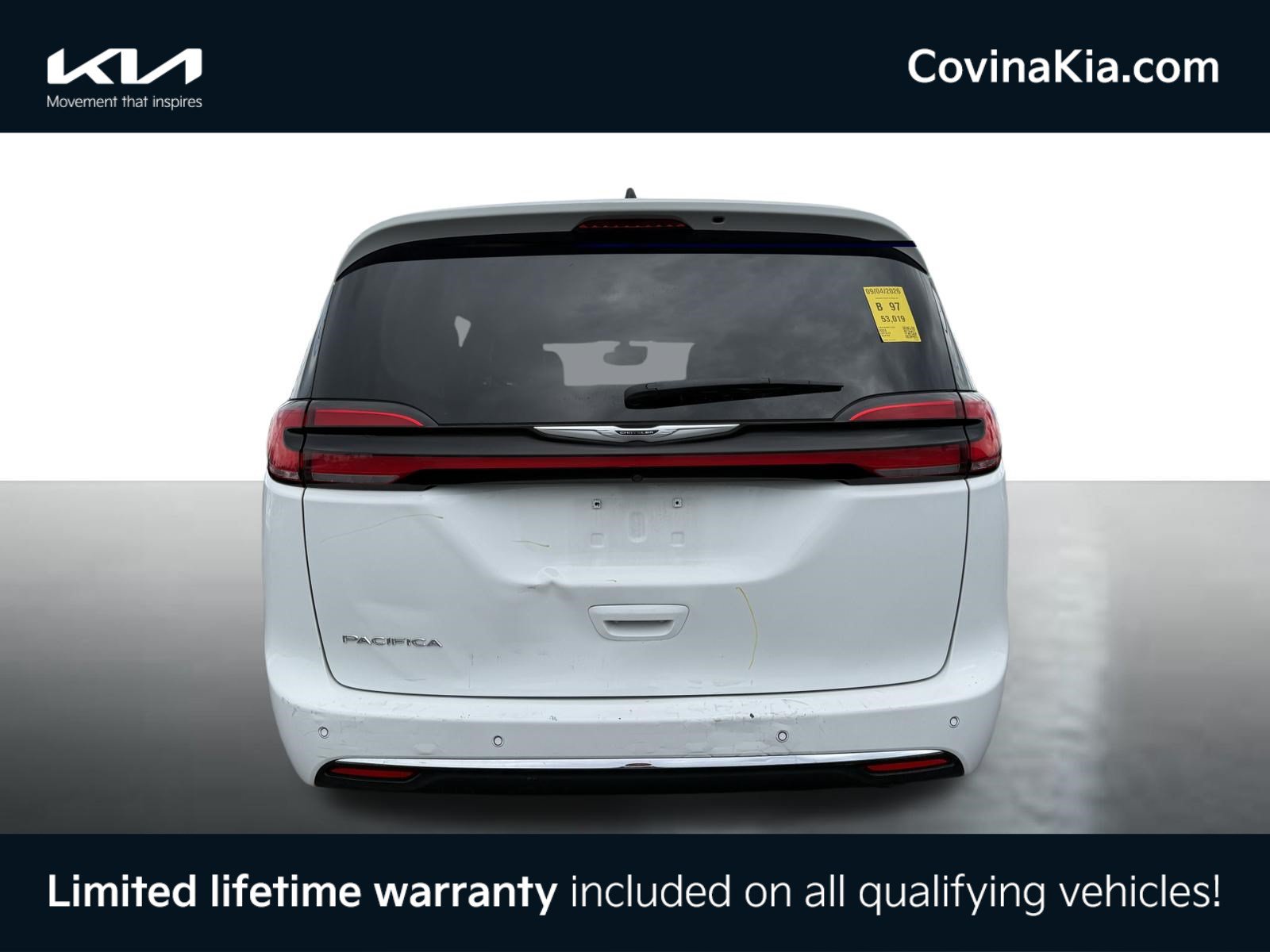 Used 2024 Chrysler Pacifica Touring-L FWD image 6