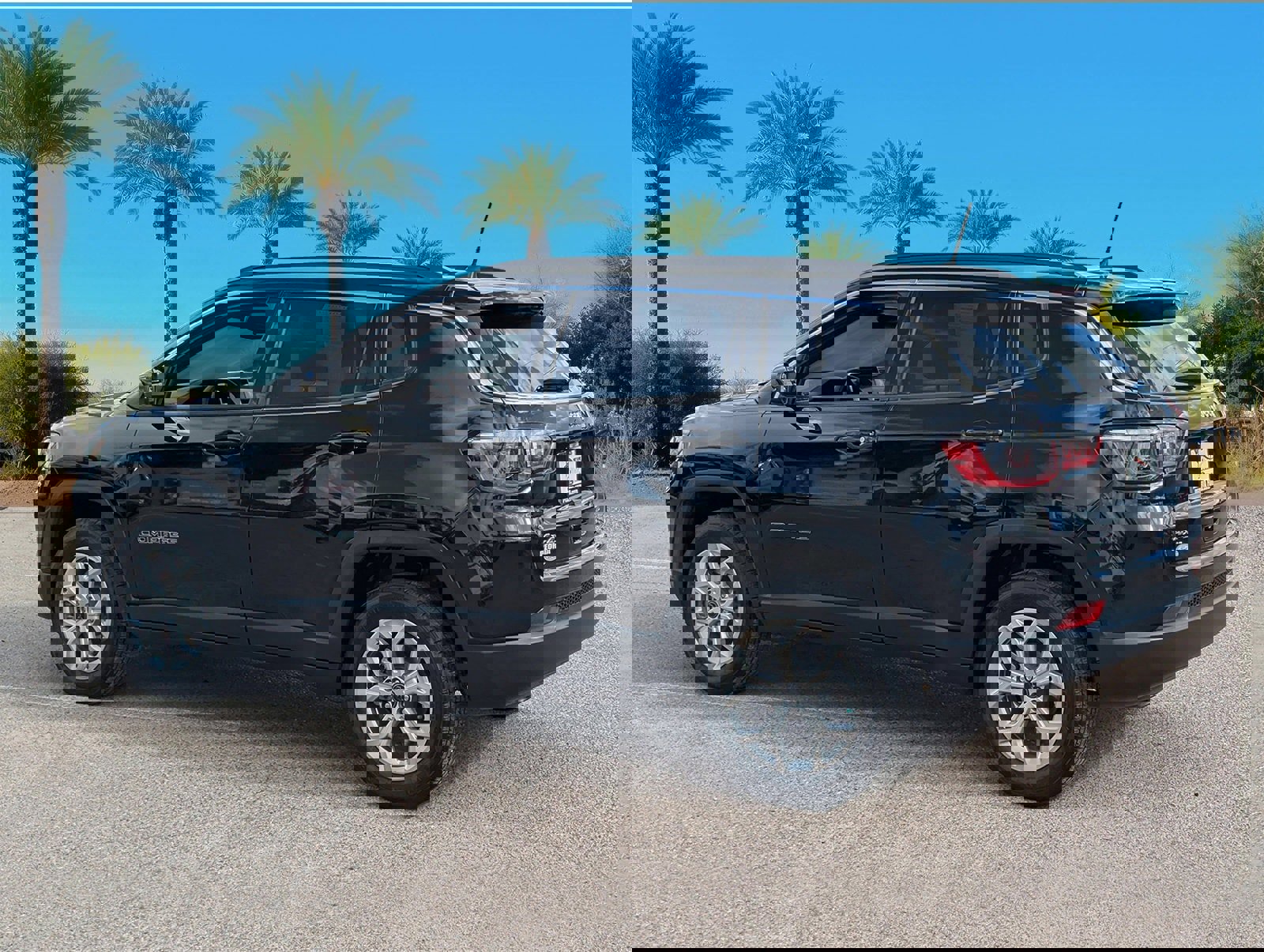 Used 2025 Jeep Compass Latitude image 3