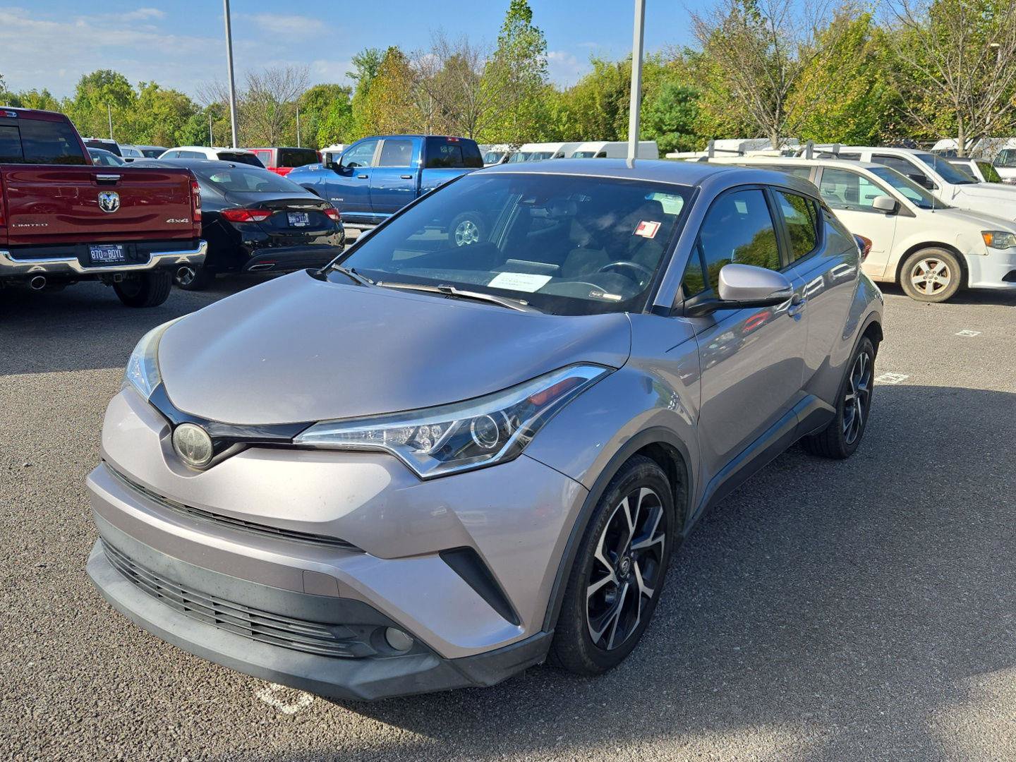 Used 2018 Toyota C-HR XLE FWD image 3