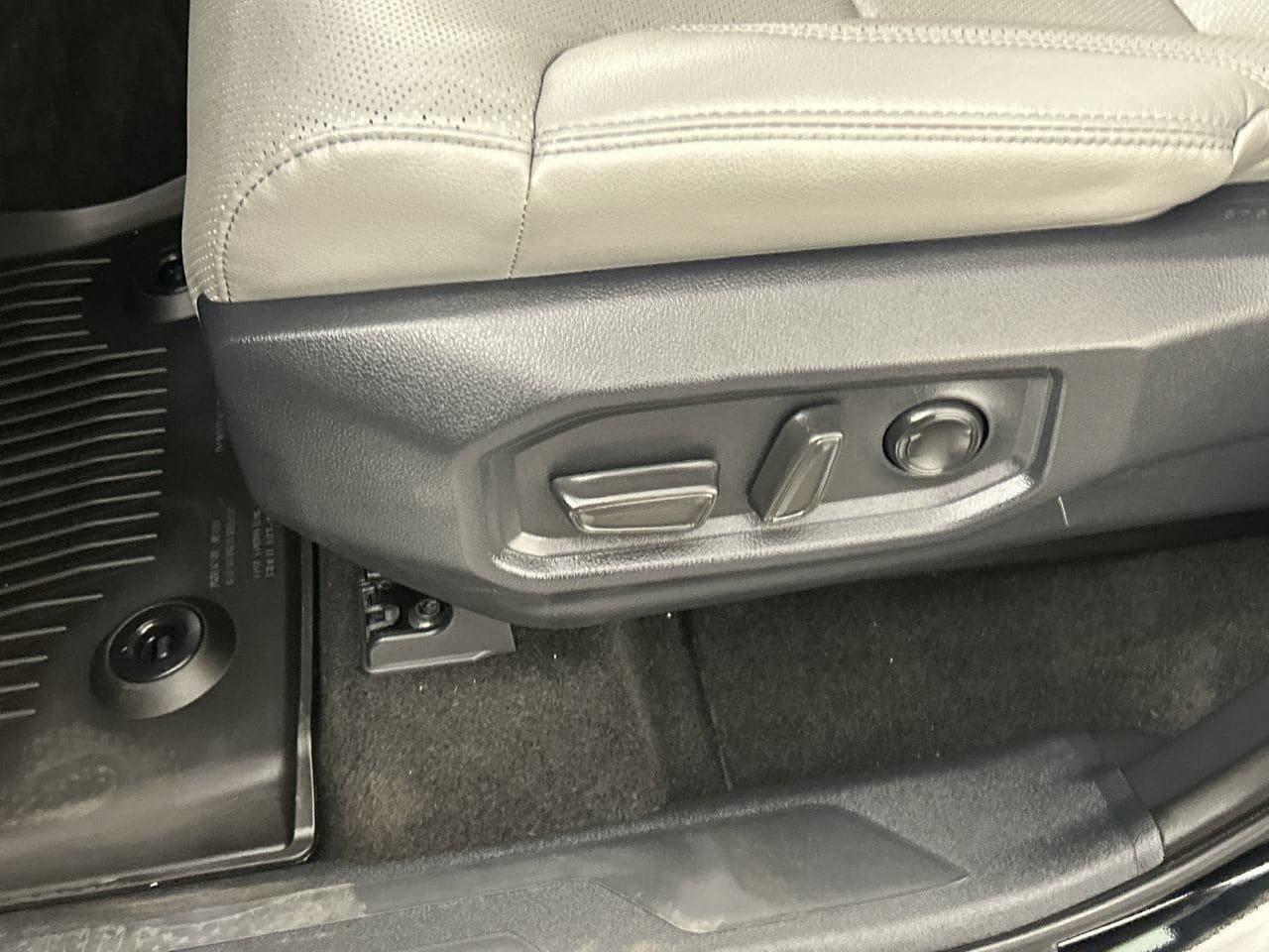 Used 2025 Toyota Tundra Limited AWD/4WD image 20
