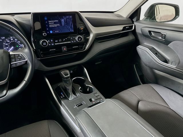 Certified 2025 Toyota Highlander LE image 24