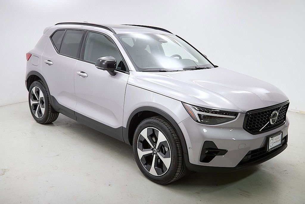 New 2026 Volvo XC40 B5 Plus w/ Protection Package Premier image 4