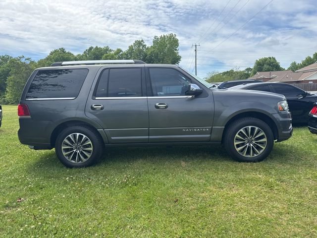 Used 2015 Lincoln Navigator 2WD image 6