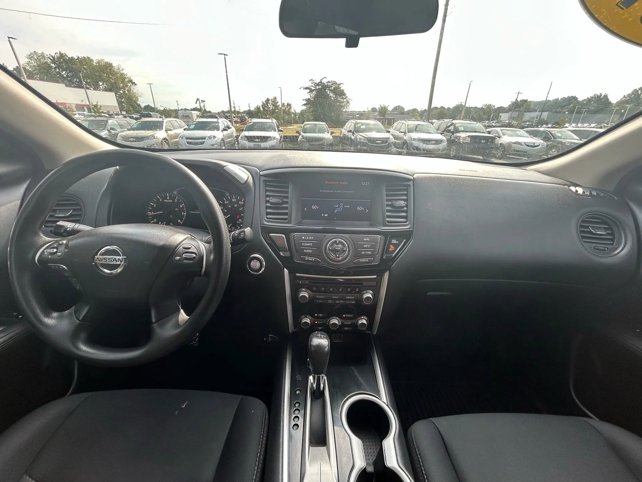 Used 2018 Nissan Pathfinder S image 11