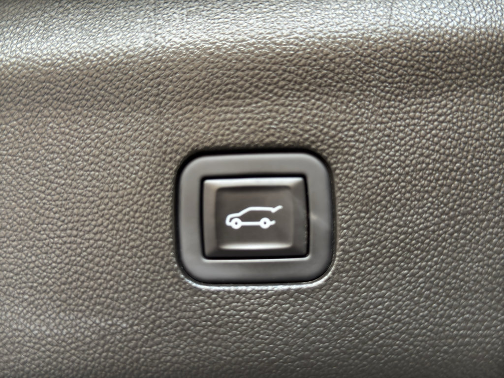 Used 2024 Buick Enclave Essence w/ Experience Buick Package AWD/4WD image 21