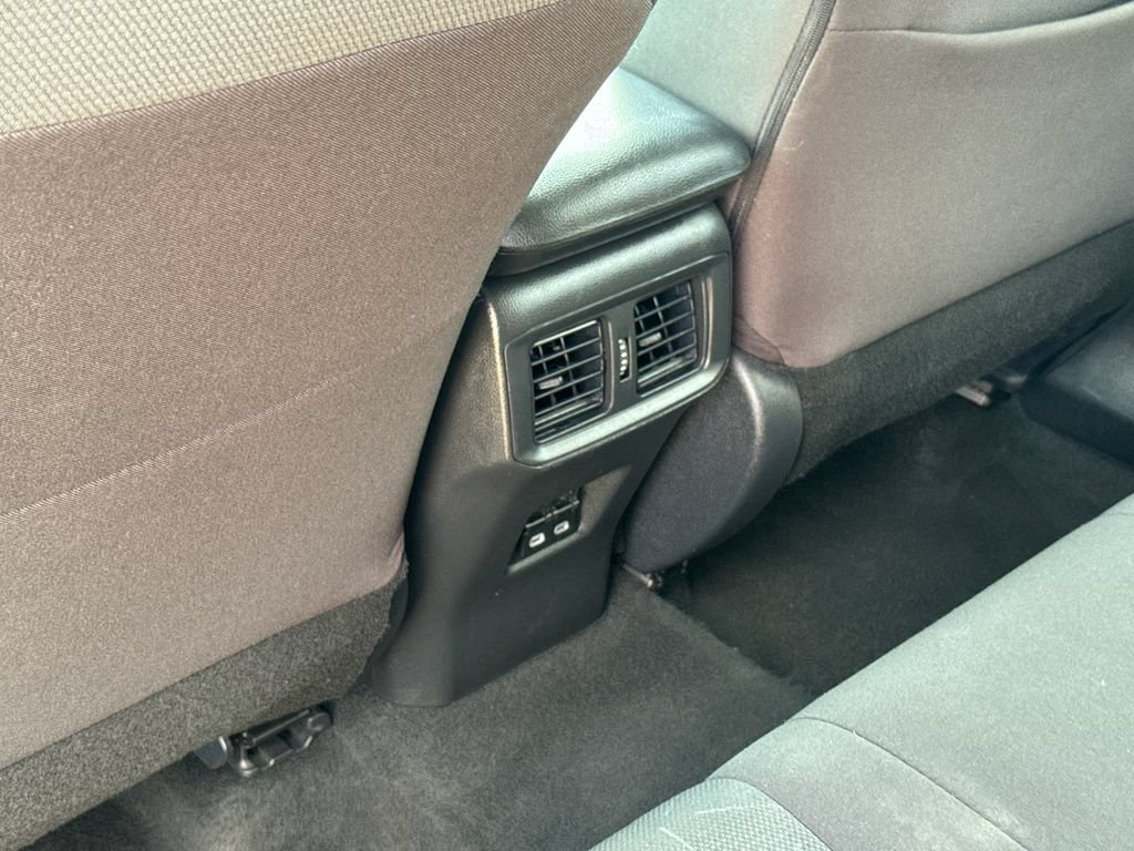 Used 2023 Toyota RAV4 XLE FWD image 36