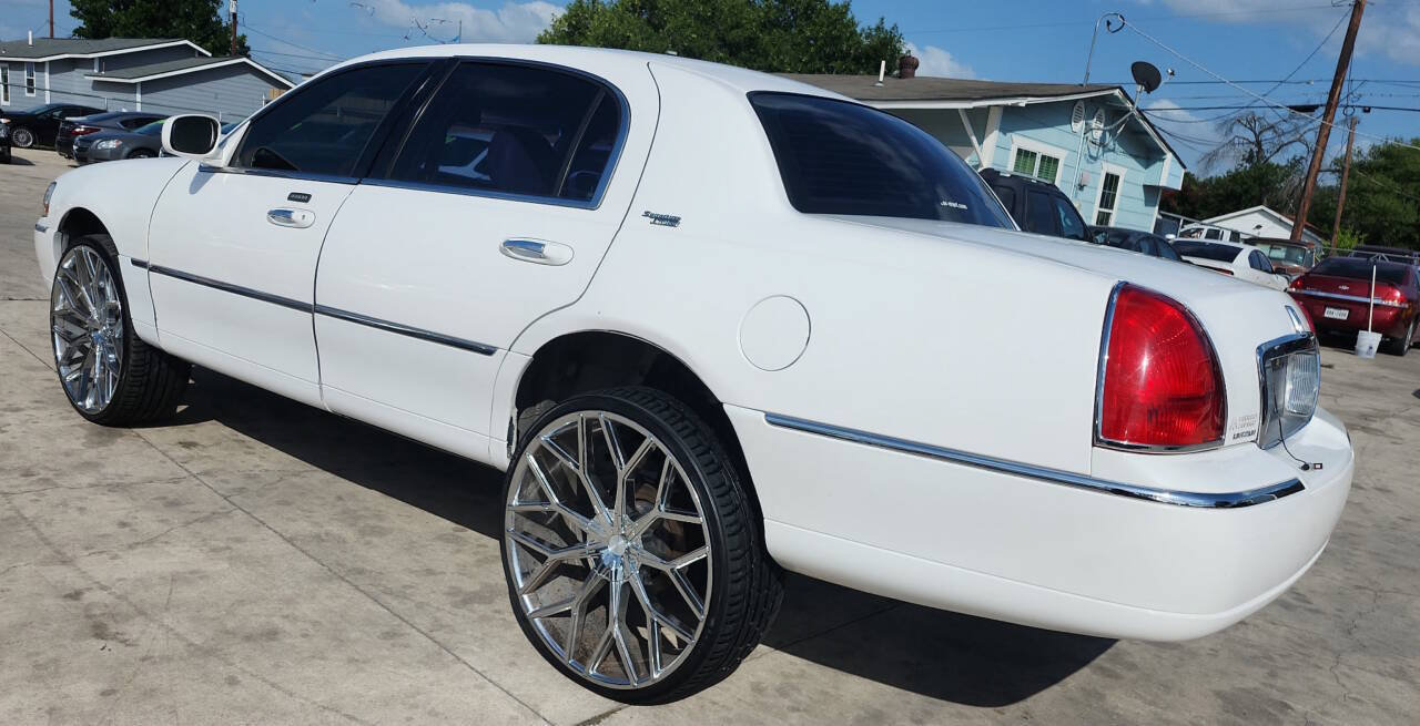 Used 2009 Lincoln Town Car Signature Limited RWD image 4