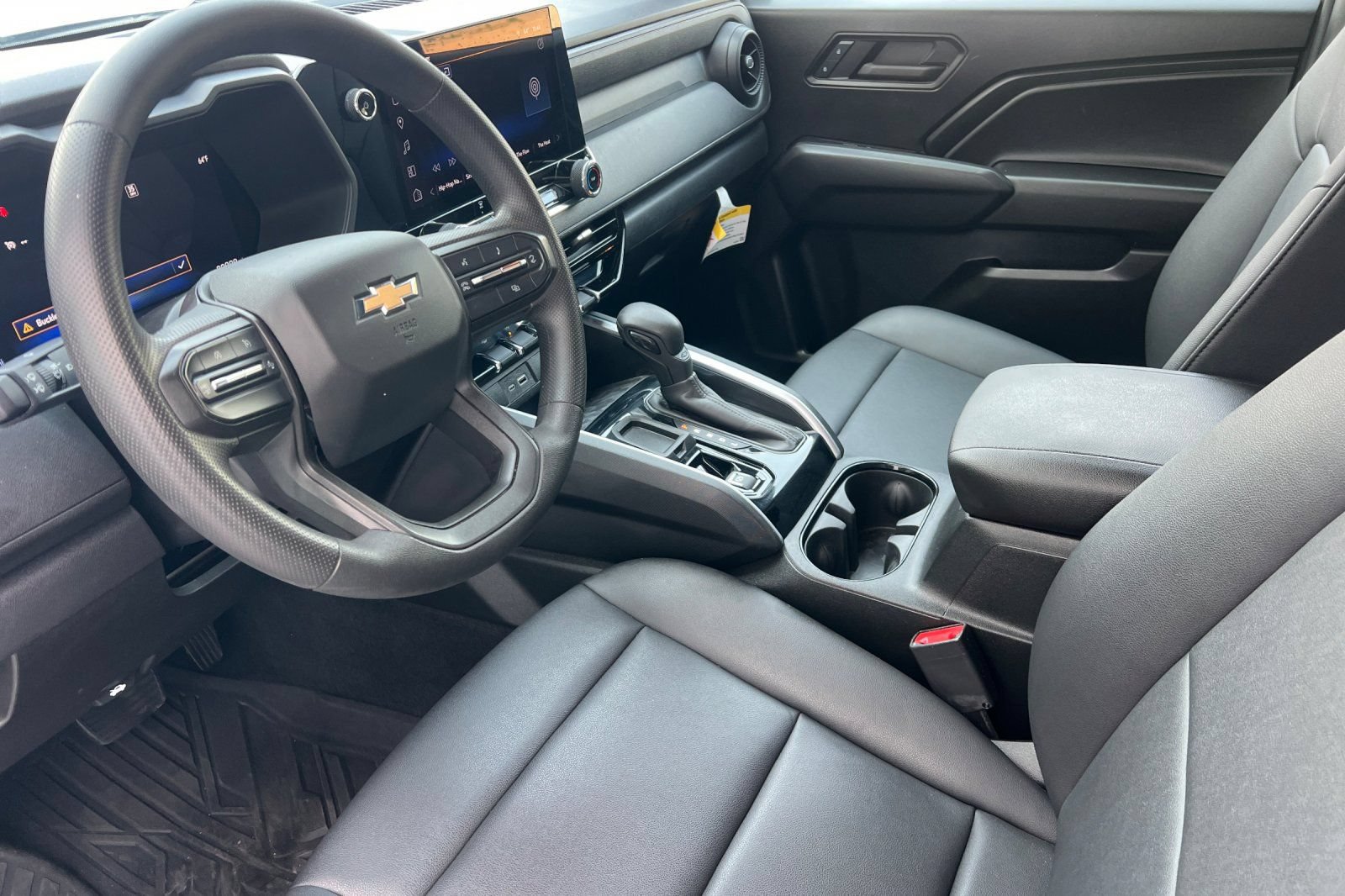 Used 2024 Chevrolet Colorado W/T RWD image 7