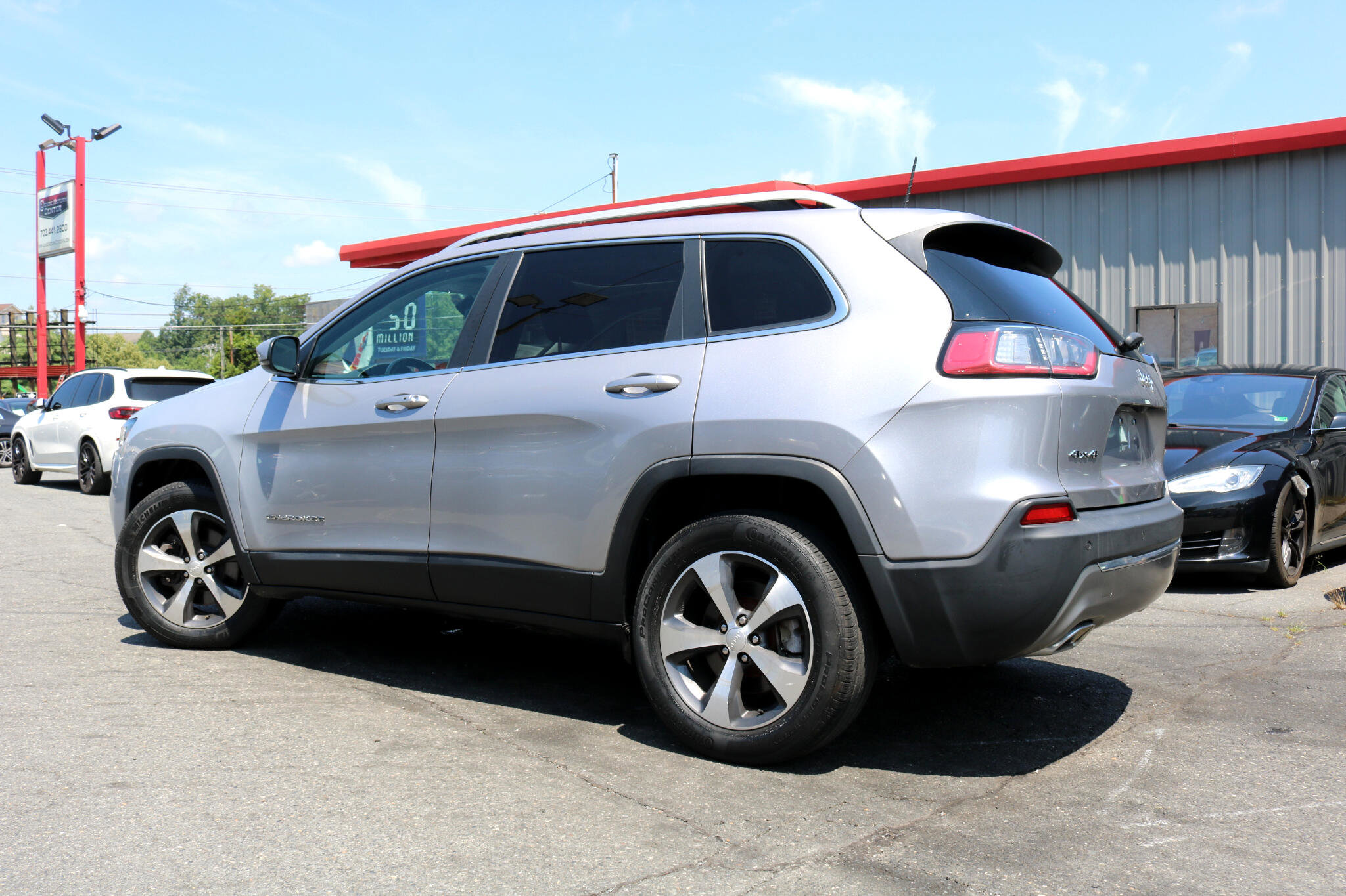 Used 2020 Jeep Cherokee Limited image 7