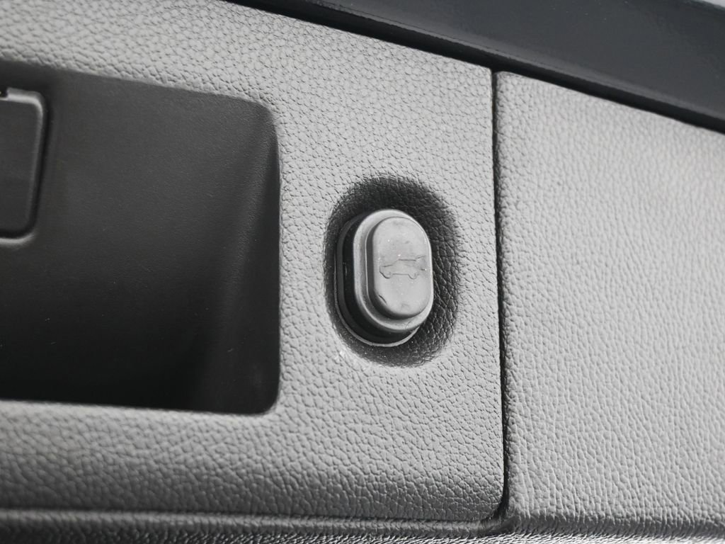 Used 2017 GMC Yukon SLT w/ Open Road Package image 44