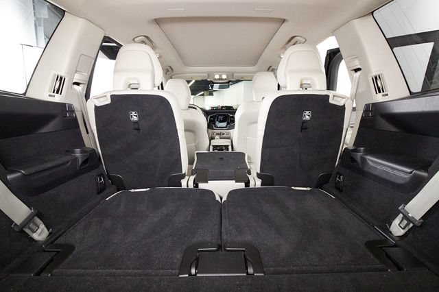 Certified 2025 Volvo XC90 T8 Ultra w/ Protection Package Premier AWD/4WD image 31