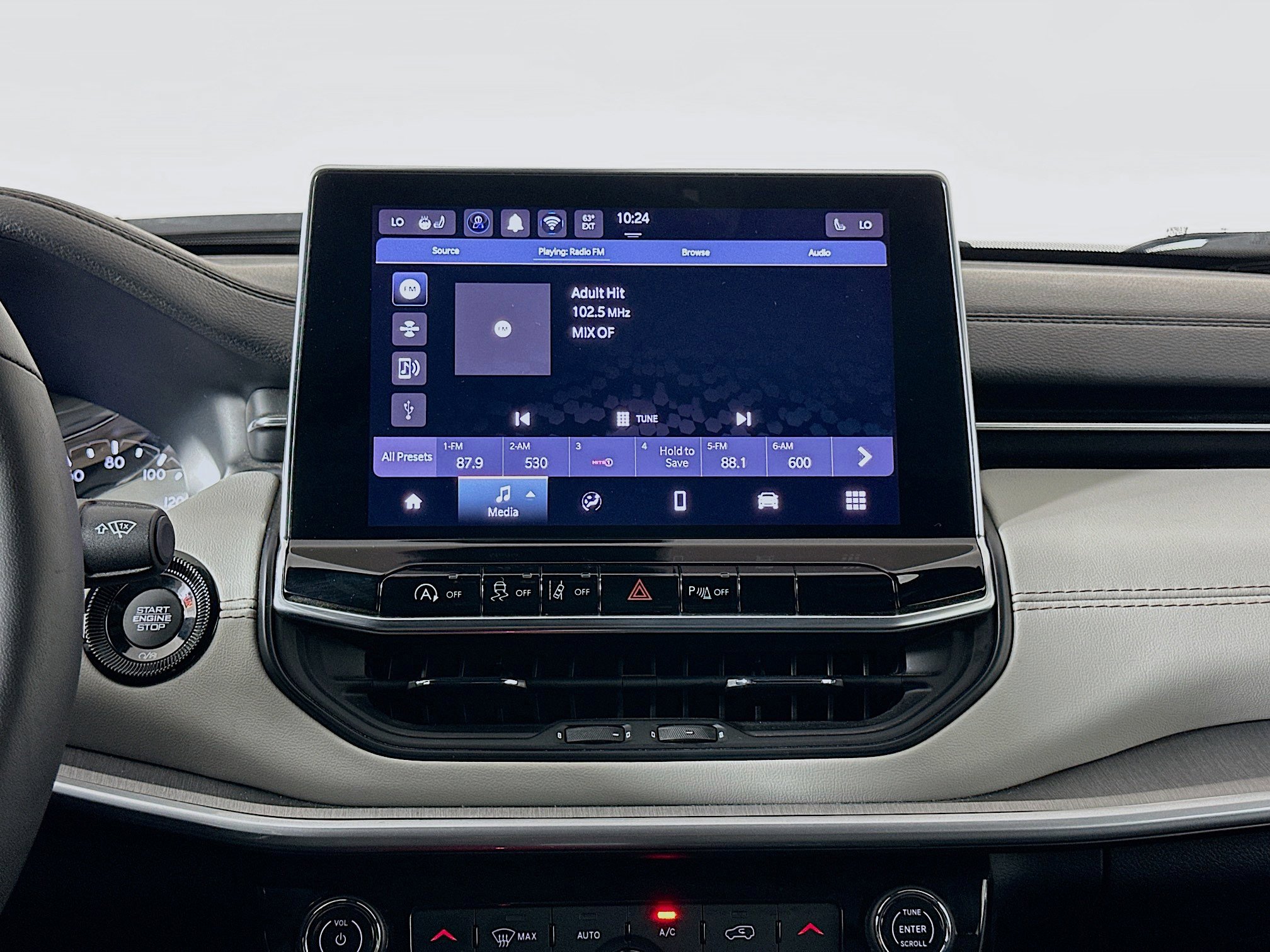 Used 2025 Jeep Compass Limited image 21