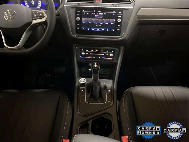 Used 2023 Volkswagen Tiguan SE w/ Panoramic Sunroof Package image 12