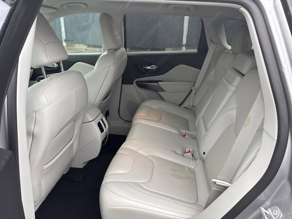Used 2019 Jeep Cherokee Limited image 12