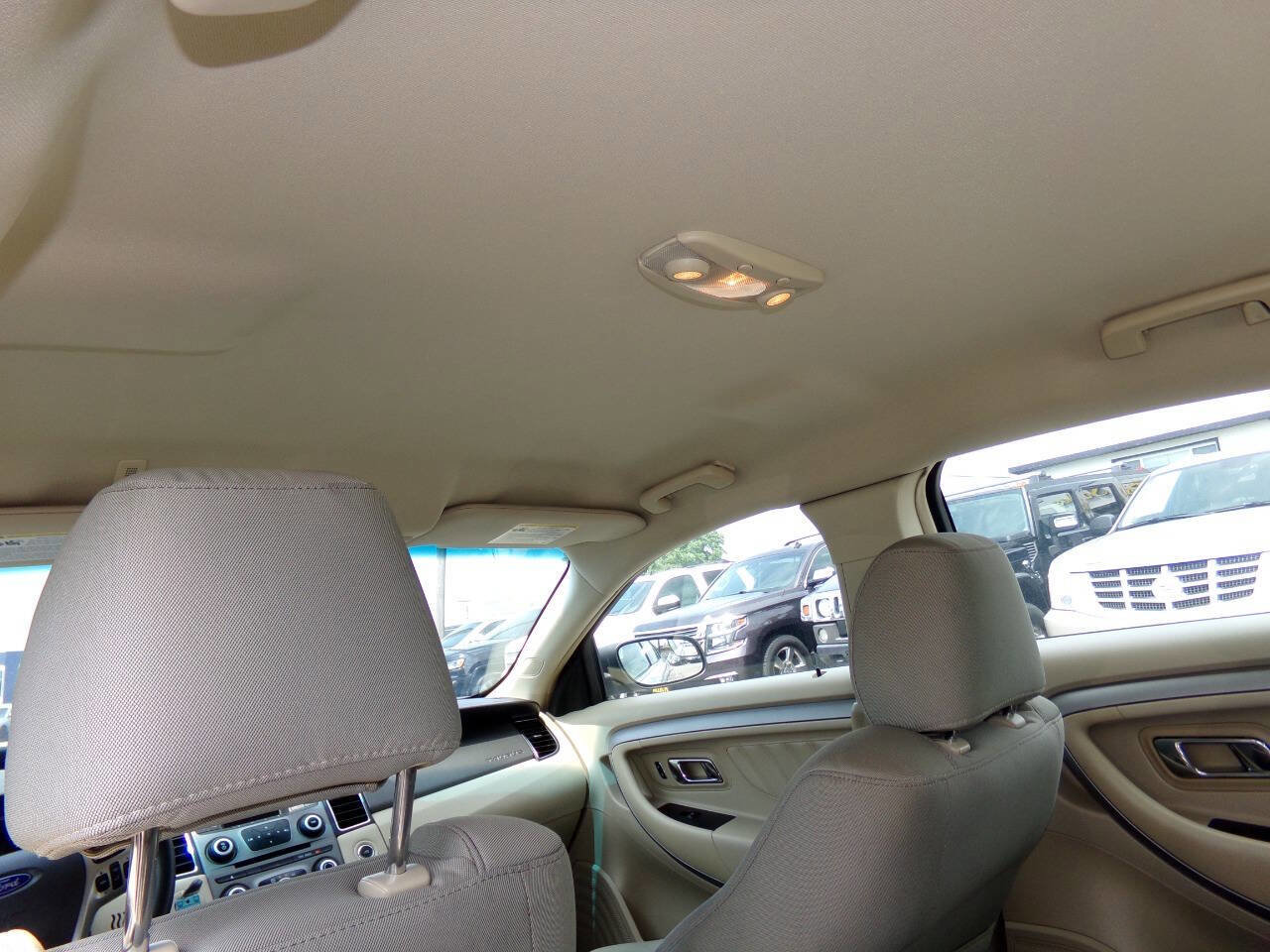 Used 2016 Ford Taurus SE image 13