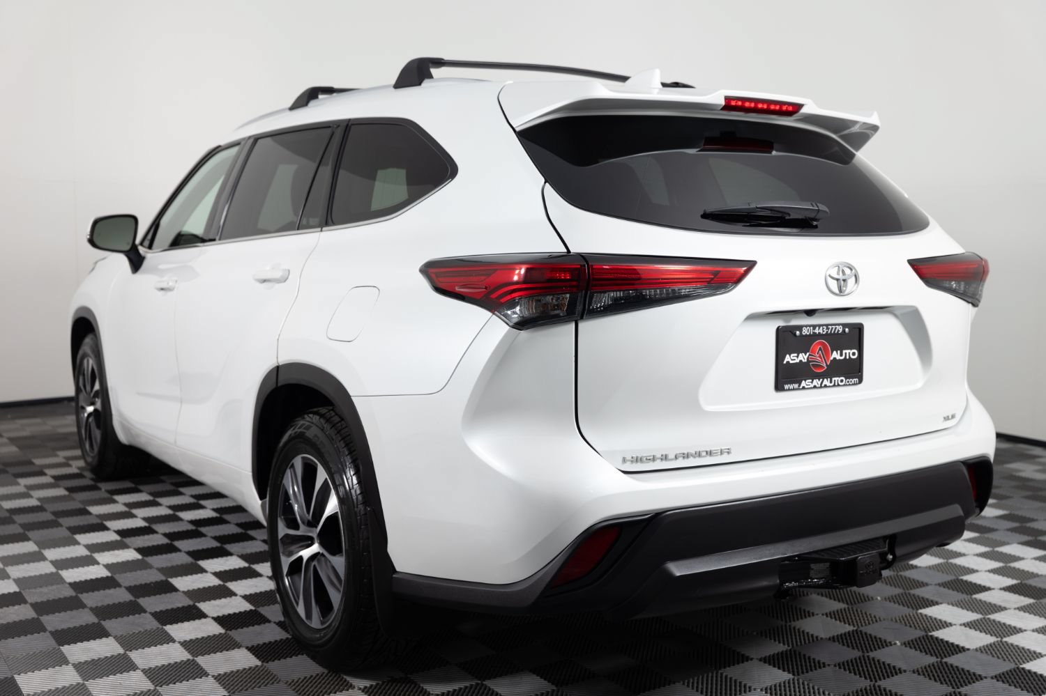 Used 2022 Toyota Highlander XLE FWD image 5